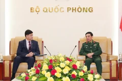 Minister of National Defence General Phan Van Giang hosts a reception for Philippine Undersecretary of National Defence Irineo C. Espino. (Photo: VNA)