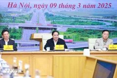 Prime Minister Pham Minh Chinh chairs the 16th session of the State steering committee for national key transport projects. (Photo: VNA)