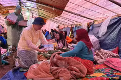 Many organisations and individuals have extended support to flood-affected communities. (Photo: sggp.org.vn)