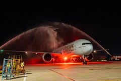 Emirates' inaugural flight to Da Nang is welcomed with water cannon salute. (Photo: Sun Group) 
