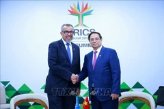 Prime Minister Pham Minh Chinh (R) meets with WHO Director-General Tedros Adhanom Ghebreyesus in Rio de Janeiro on July 6, 2025. (Photo: VNA)
