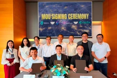 Representatives of VBA, KuCoin, and 1Matrix sign a memorandum of understanding. (Photo: markettimes.vn)