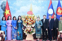 A delegation of the Vietnam Women’s Union extends congratulations to the Lao Embassy in Vietnam on the 50th anniversary of National Day of Laos. (Photo: hoilhpn.org.vn)