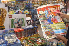 World Cup 2026-themed Lego toys on display at a bookstore in Aeon Mall Ha Dong shopping centre in Hanoi. Photo: VNA)