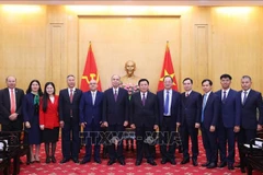 Ho Chi Minh National Academy of Politics (HCMA) President Nguyen Xuan Thang meets with the Ambassadors of Cuba and Canada to Vietnam in Hanoi on February 17. (Photo: VNA)