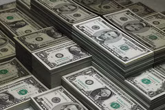 The State Bank of Vietnam sets the daily reference exchange rate at 25,113 VND/USD on April 24, 2026, up 8 VND from the previous day. (Illustrative photo: Getty images)