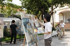 Students at an art training class at the VNUFA. (Photo courtesy of Goseki Ryoko)