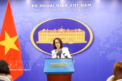 Spokeswoman of the Ministry of Foreign Affairs Pham Thu Hang responds to questions from reporters at the press briefing on April 23, 2026. (Photo: VNA)