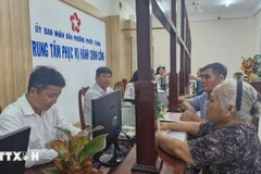A large number of residents come to the public service centre of Phuoc Thang ward, Ho Chi Minh City, on the first day of official operations under the newly established two-tier local government system to complete administrative procedures. (Photo: VNA) 