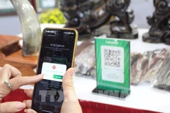 Cashless payments become the prevailing payment method at the first Glorious Spring Fair 2026. (Photo: VNA)