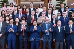 Prime Minister Pham Minh Chinh poses for a photo with UK businesses. (Photo: VNA)