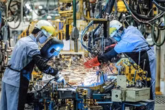 The renewed increase in new orders helps to support production growth in July. (Photo vneconomy.vn)