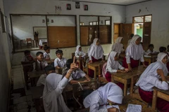Students participate in classroom activities at the SD Negeri Karangbolong 2 elementary school in Cigeulis, Pandeglang regency, Banten, Indonesia. (Photo: Antara) 