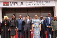 State President Luong Cuong poses for a commemorative photo with leaders of the ruling People’s Movement for the Liberation of Angola. (Photo: VNA)