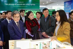 Hanoi officials visit the Hanoi Technology Exchange. (Photo: VNA)