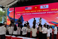 The Vietnam–US Friendship Festival offers the public a vivid insight into the 30-year journey of bilateral relations between the two countries. (Photo: htv.com.vn)