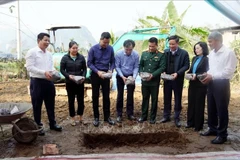 Secretary of the Quang Binh provincial Party Committee Le Ngoc Quang (third from left) and other officials lay first bricks for a new home of a resident in Minh Hoa district. (Photo: VNA)