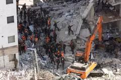 Devastation following Iran's missile attack in Bat Yam, Israel. (Photo: Xinhua/VNA)