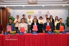 The Da Nang Union of Friendship Organisations (DAFO) signs a new round of MoUs with foreign non-governmental organisations, mobilising pledged assistance worth about 2.79 million USD across various spheres. (Photo: VNA)