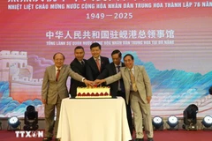 Officials cut the cake to celebrate the 76th anniversary of China’s National Day at the ceremony on September 23. (Photo: VNA)