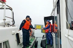 The Vietnam and China Coast Guards conduct a joint patrol in the Gulf of Tonkin. (Photo: VNA)