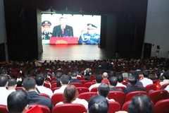 Local residents and the Vietnamese community in Vientiane watch the live broadcast of Vietnam’s 80th National Day parade. (Photo: VNA)