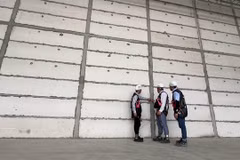 Engineers inspect lightweight autoclaved aerated concrete (ALC) wall panels at a Viglacera factory, as demand grows for greener construction materials in Vietnam. (Photo: viglacera.com.vn)