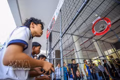 Students compete in Drone Soccer matches featuring intense and dramatic aerial ball contests. (Photo: VNA)