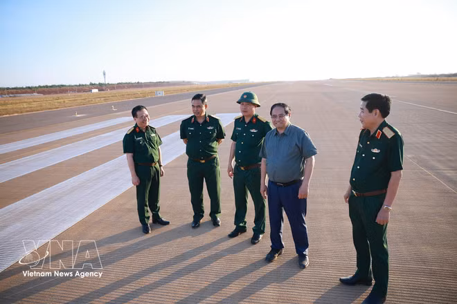 vnanet-potal-thu-tuong-kiem-tra-don-doc-thi-cong-du-an-cang-hang-khong-quoc-te-long-thanh-8670102.jpg