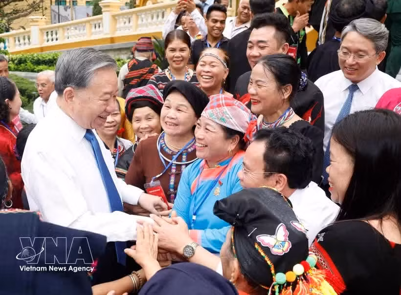 top-leader-lauds-contributions-by-ethnic-minority-figures-1-1.jpg