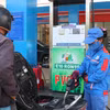 E10 biofuel sold to customers at Tran Phu petrol station in Nghia Lo ward, Quang Ngai province. (Photo: VNA) 