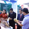 Vietnamese Ambassador to Laos Nguyen Minh Tam and Lao Deputy Minister of Industry and Commerce Phouthavanh Nanthavong visit a Vietnamese booth at VIETLAO EXPO 2026. (Photo: VNA) 