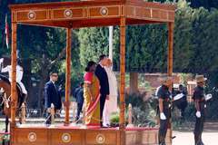 Official welcome ceremony held for top Vietnamese leader in New Delhi