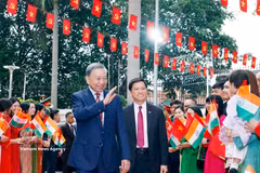 Party General Secretary, State President To Lam meets with Vietnamese community in India