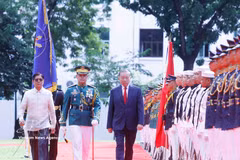 Philippine President welcomes and holds talks with Vietnam’s top leader To Lam