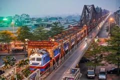 Long Bien Bridge renovation sparks debate on heritage and modern use