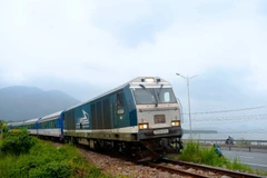 Vietnam, China ink pivotal agreements on railway, road cooperation