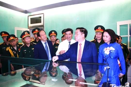 Officials visit House and Tunnel D67, a site of great historical significance from the Ho Chi Minh era. (Photo: daidoanket.vn)