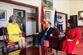 The Governor-General of Grenada, Dame Cecile La Grenade, receives Vietnamese Ambassador to Venezuela concurrently accredited to Grenada, Vu Trung My, and his spouse. (Photo courtesy of Vietnamese Embassy in Venezuela)
