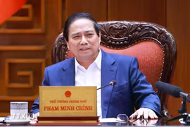 PM chairs a meeting to draft resolutions on breakthroughs in health care, education. (Photo: VNA)