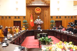 Permanent Deputy Prime Minister Nguyen Hoa Binh hosts a meeting with the International Council for the Day of Vesak on February 27. (Photo: VNA)