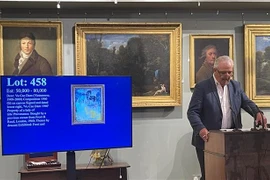 A painting by artist Vu Cao Dam is successfully auctioned for 45,000 GBP. (Photo: VNA) 