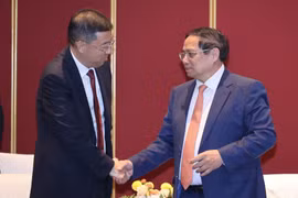 Prime Minister Pham Minh Chinh (right) meets Chairman of the Bank of China (BOC) Ge Haijiao on June 24, 2025. (Photo: VNA)