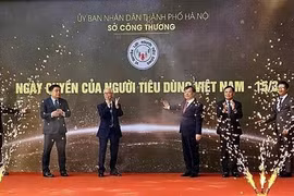 The Vietnam Consumer Rights Day 2025 is under the theme "Transparent Information – Responsible Consumption". (Photo: VNA)