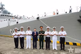 The welcome ceremony for the Vietnamese People's Navy delegation and frigate 015-Tran Hung Dao upon their arrival at Xinzhou Naval Port, Guangdong province, China. (Photo: qdnd.vn)