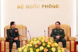 Minister of National Defence General Phan Van Giang receives Lieutenant General Saichay Kommasith, Deputy Minister of National Defence and Chief of the General Staff of the Lao People's Army on March 5. (Photo: VNA)