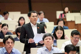 Deputies discuss draft laws presented to the National Assembly during its ongoing 9th session. (Photo: VNA)