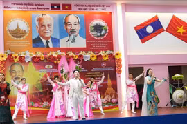 A performance at the cultural exchange programme marking the 135th birth anniversary of President Ho Chi Minh on May 21. (Photo: VNA)