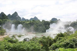 A panoramic view of the Ban Gioc (Vietnam) – Detian (China) Cross-Border Tourism Cooperation Zone. (Photo: VNA)