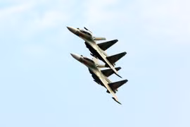 Vietnam International Defence Expo 2024: Su-30MK2 fighter squadron performs air show